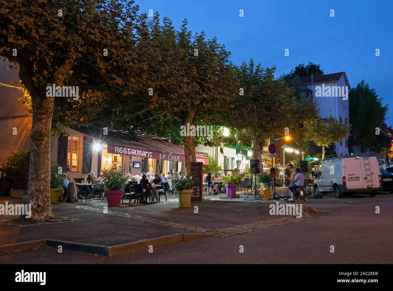 Europe, France, Nouvelle-Aquitaine, Orthez, Restaurant La Casa on Place du Foirail at night with live music Stock Photo