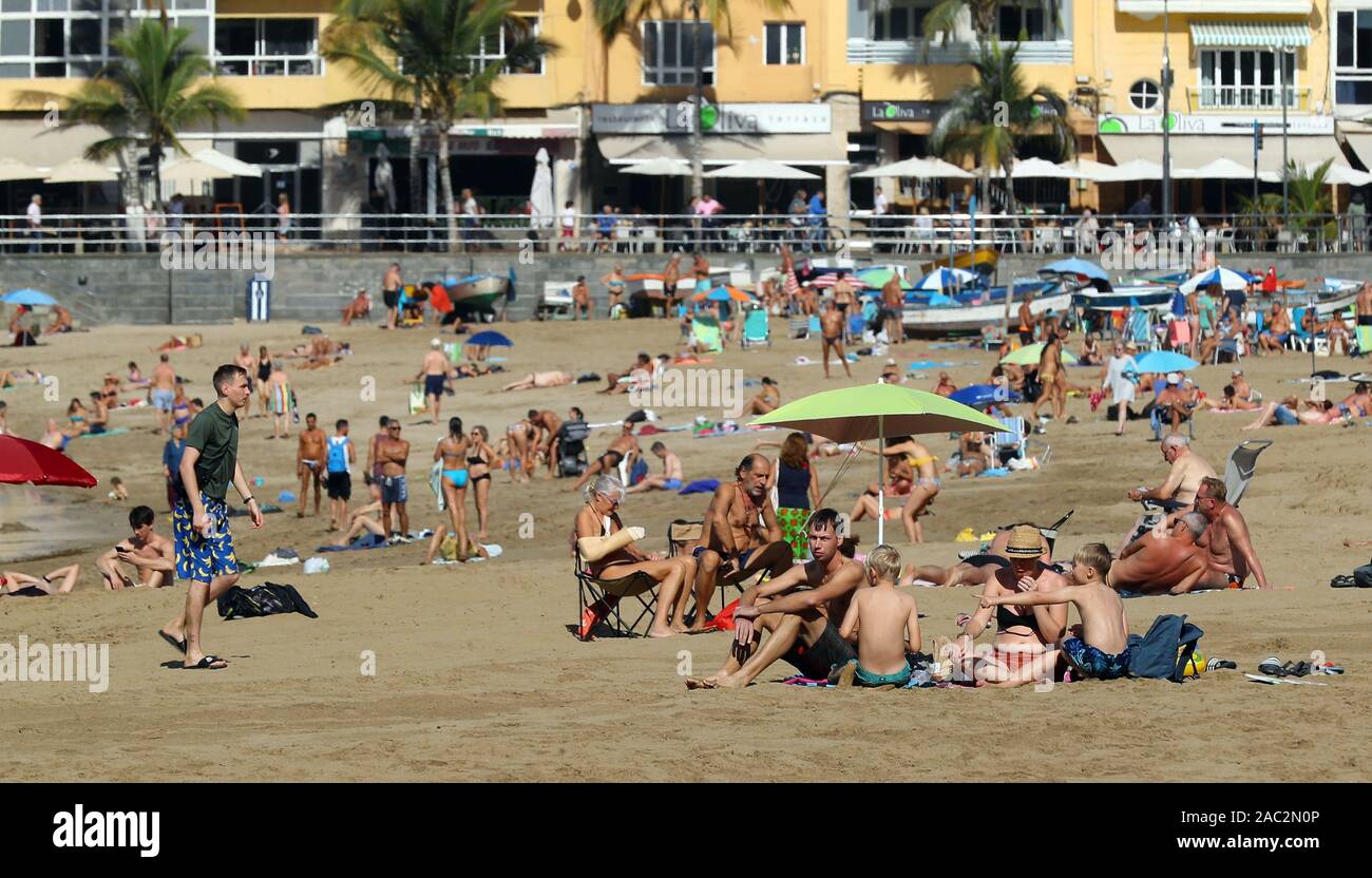Tourists enjoy the warm and sunny weather at Las Canteras beach in Las  Palmas de Gran
