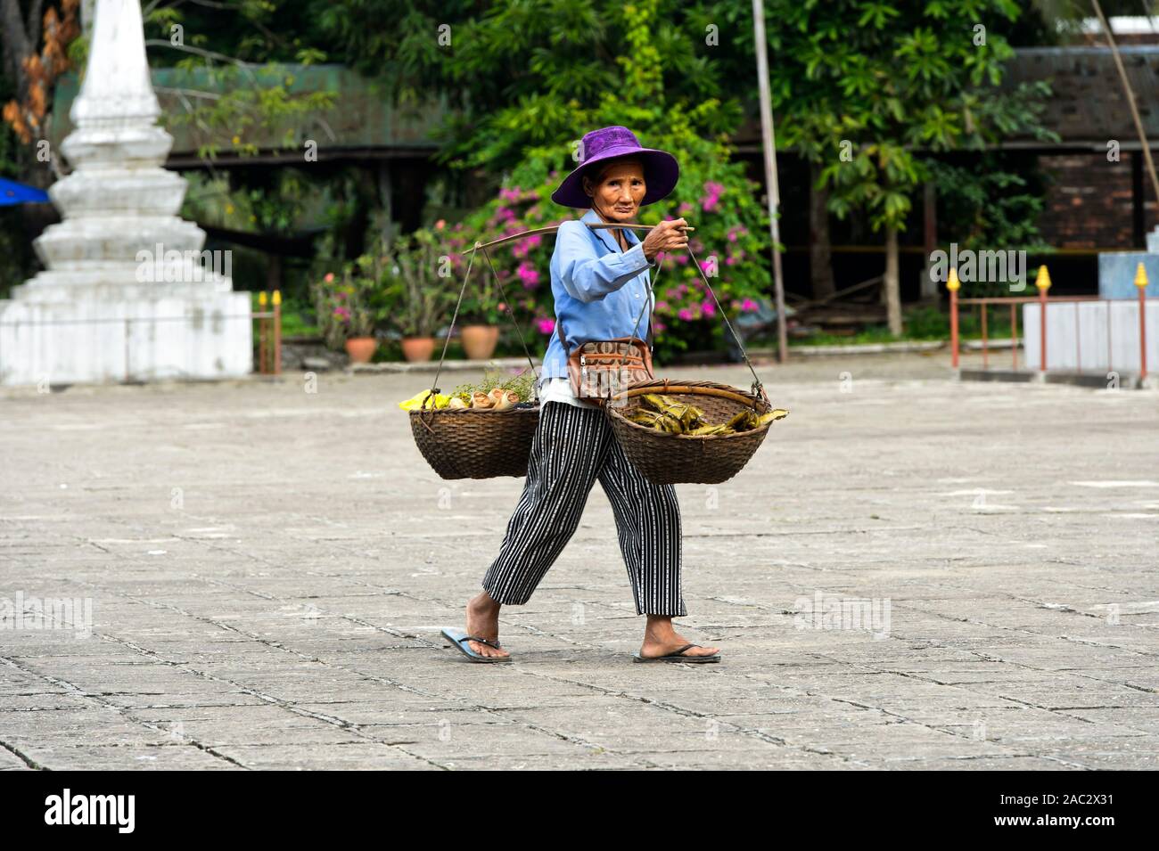 Shoulder pole baskets hi res stock photography and images Alamy