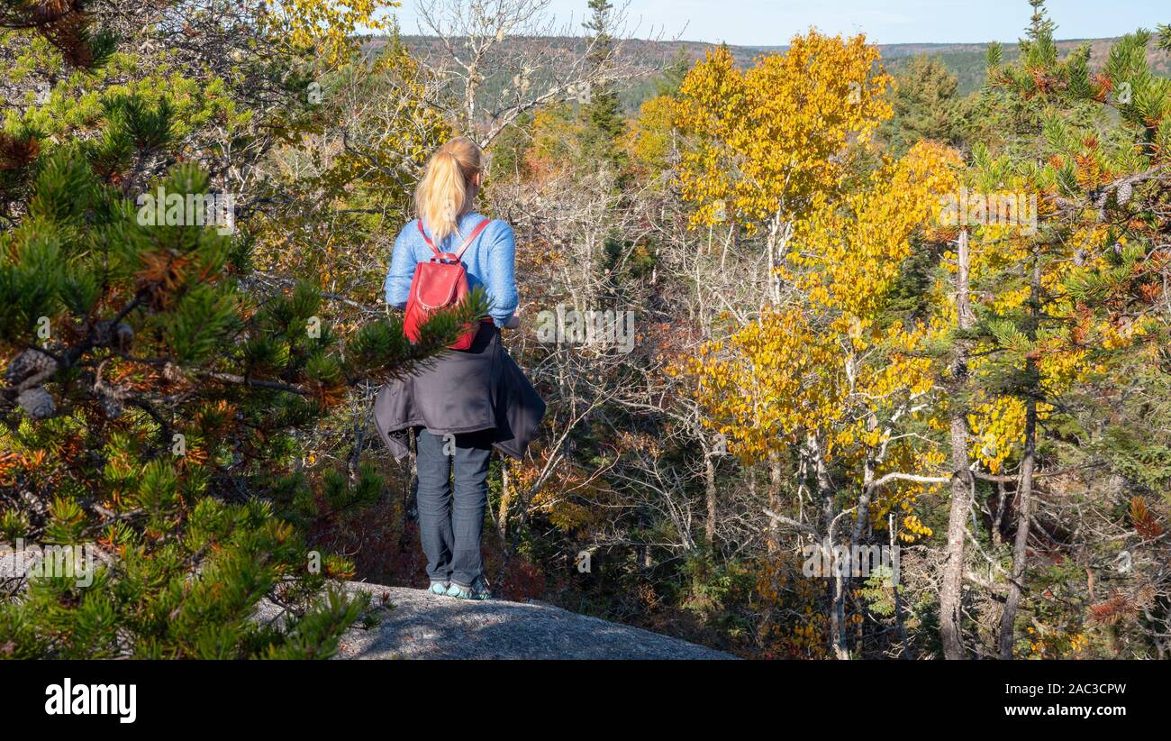 Beautiful woman hiking leaves hi-res stock photography and images - Alamy