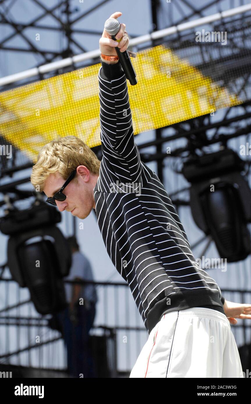 Asher Roth performs at The 2009 KROQ Weenie Roast Y Fiesta at Verizon ...