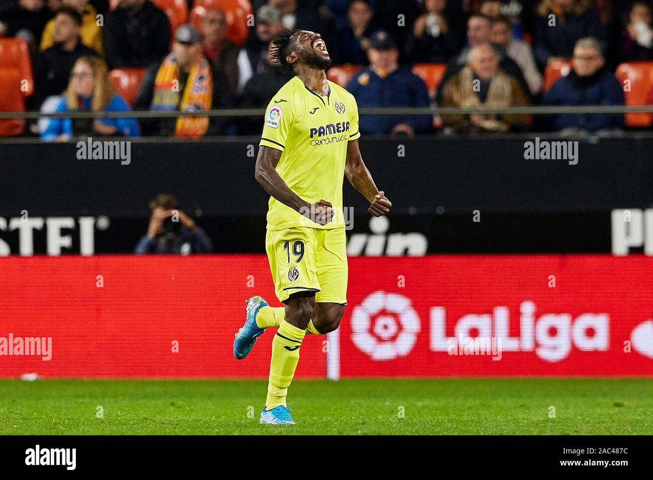 Mestalla Valencia Spain 30th Nov 19 La Liga Football Valencia Versus Villareal Andre Frank Zambo Anguissa Of Villarreal Cf Celebrates After Scoring The Equalizing Goal For His Team For 1 1 In Minute