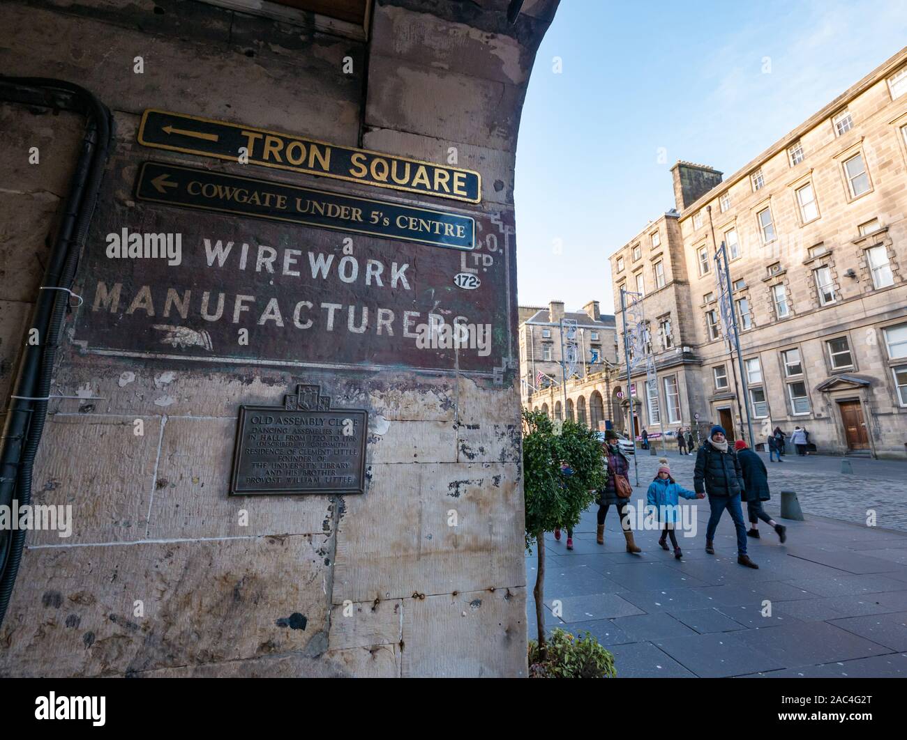 Entrance to alley, Old Assembly Close & Tron Square, Royal Mile, Edinburgh, Scotland, UK Stock Photo