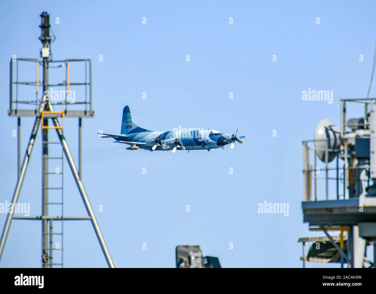 191111-N-PC620-0279 GULF OF OMAN (Nov. 11, 2019) An Iranian P-3C Orion aircraft flies by the dry cargo and ammunition ship USNS Alan Shepard (T-AKE 3) during a replenishment-at-sea with the guided-missile cruiser USS Normandy (CG 60). Normandy is part of the East Coast Surface Action Group and is operating in the U.S. 5th Fleet area of operations in support of naval operations to ensure maritime stability and security in the Central Region, connecting the Mediterranean and Pacific through the western Indian Ocean and three strategic choke points. (U.S. Navy photo by Mass Communication Speciali Stock Photo