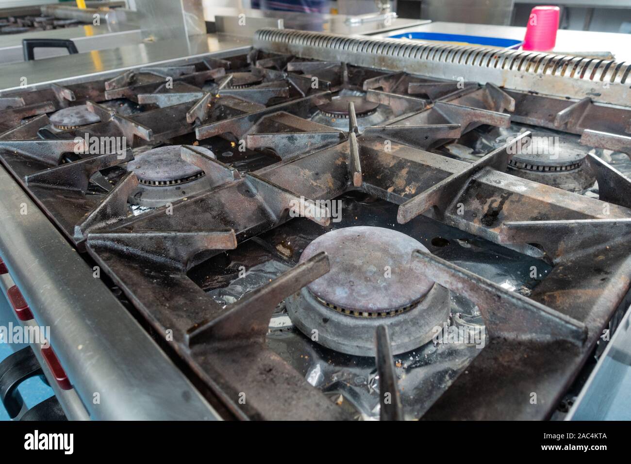 https://c8.alamy.com/comp/2AC4KTA/a-gas-hob-with-multiple-burners-in-a-canteen-kitchen-2AC4KTA.jpg