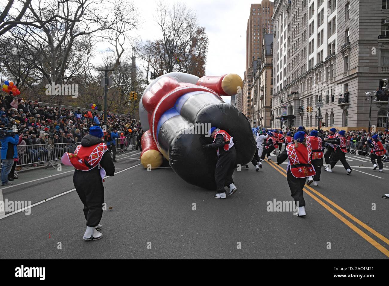 NEW YORK, NY NOVEMBER 28 Handlers struggle to keep The Nutcracker