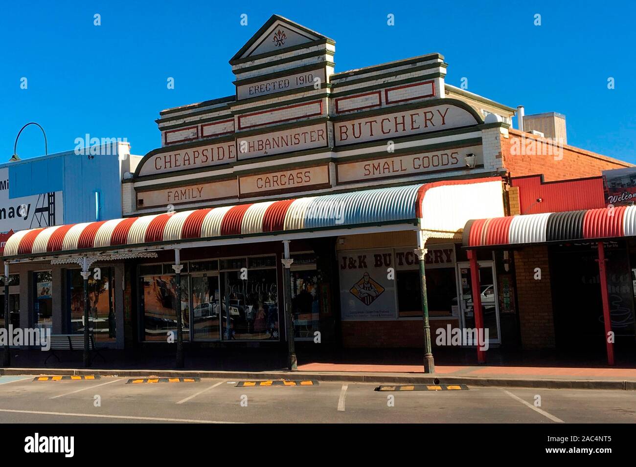 Shops in Cobar, western  NSW exhibit bullnose roofs to protect from shoppers from extreme heat, Australia Stock Photo