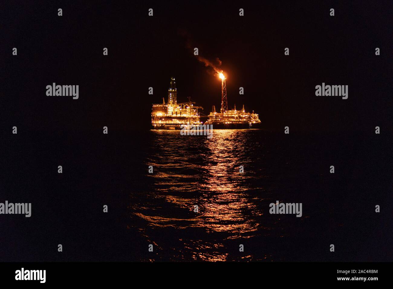 Night view of FPSO tanker vessel near Oil Rig Stock Photo - Alamy