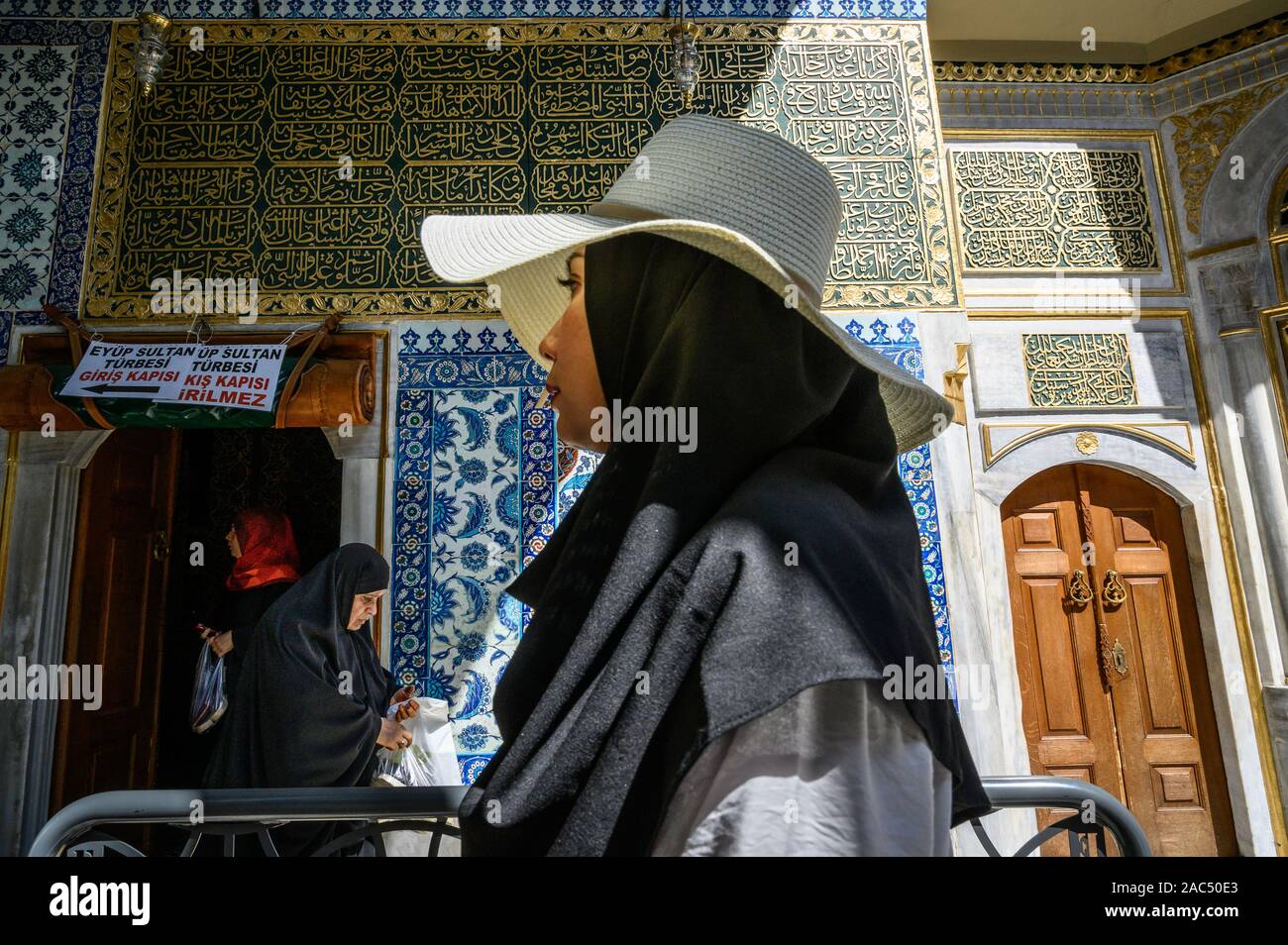 Profile of a Muslim woman, Eyup Sultan Mosque, Istanbul, Turkey Stock Photo