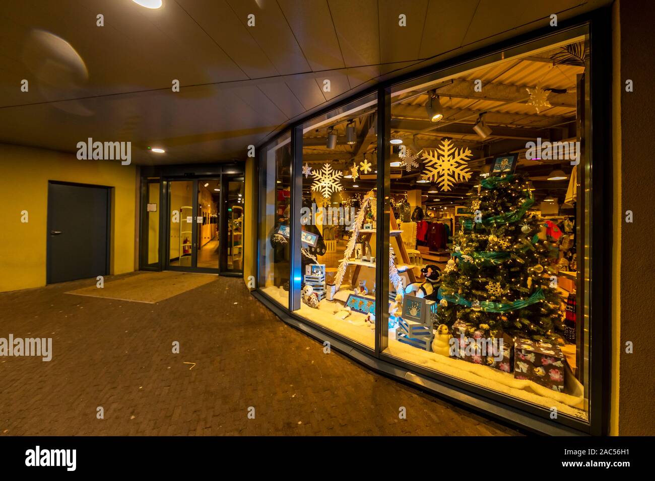 Night time Christmas at the Chester Zoo gift shop, Chester. UK Stock Photo