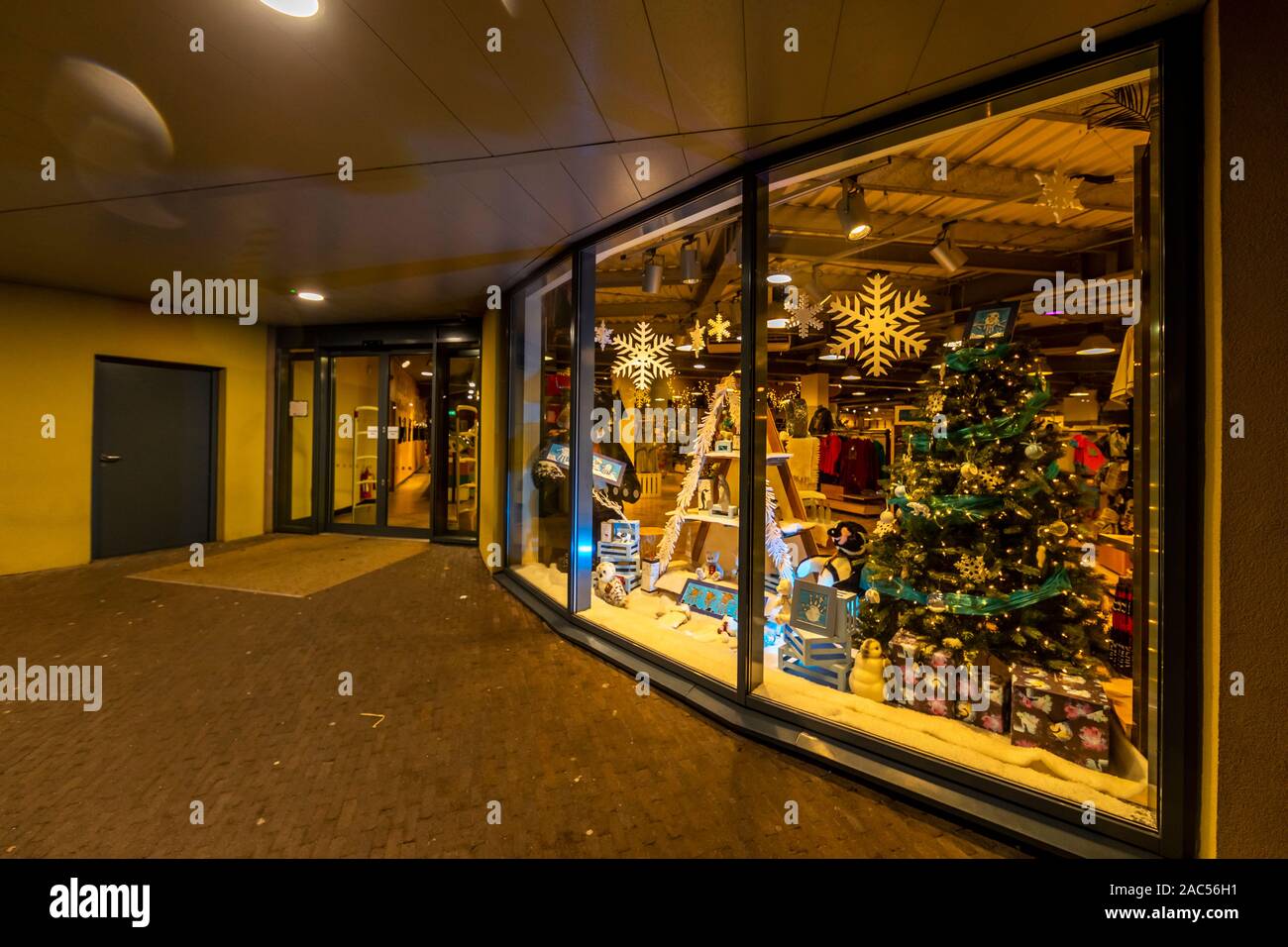 Night time Christmas at the Chester Zoo gift shop, Chester. UK Stock