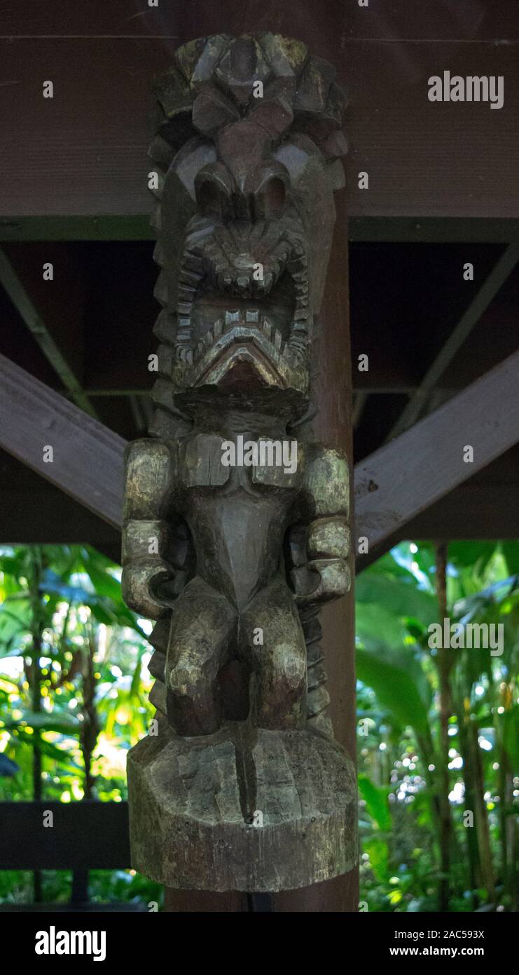 A carved tiki of Hawaiian god 'KU' at Hawaii Tropical Botanical Garden, Papa'ikou, Big Island of Hawaiʻi. Stock Photo