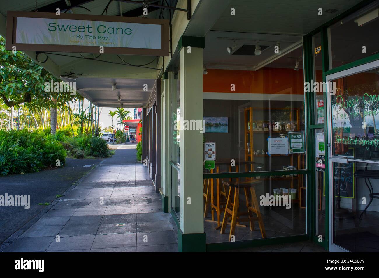 Stores and restaurants along the waterfront, King Kamehameha Avenue