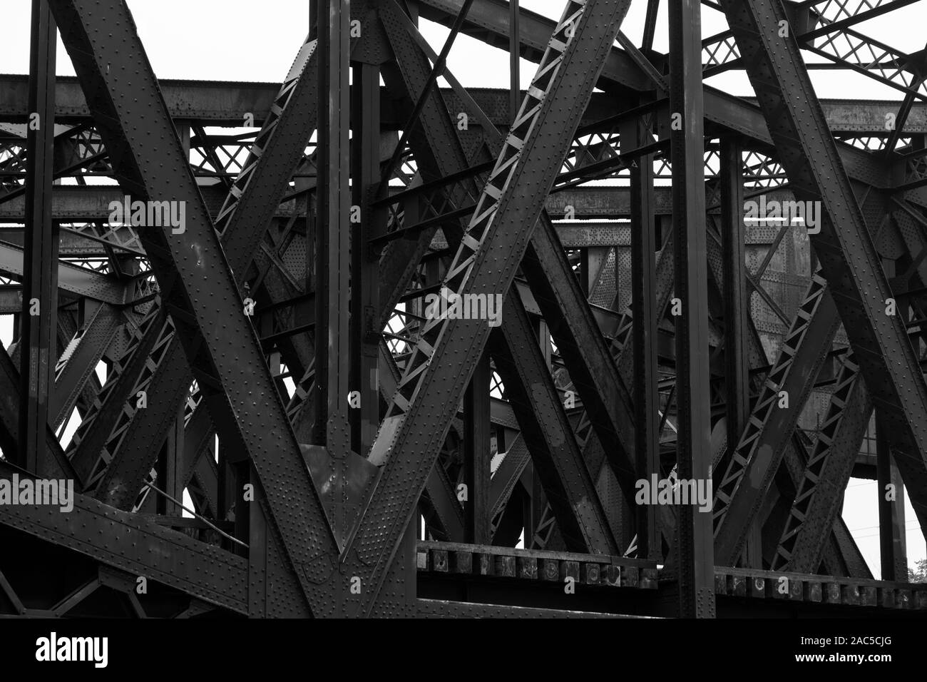 Steel truss girders hi-res stock photography and images - Alamy