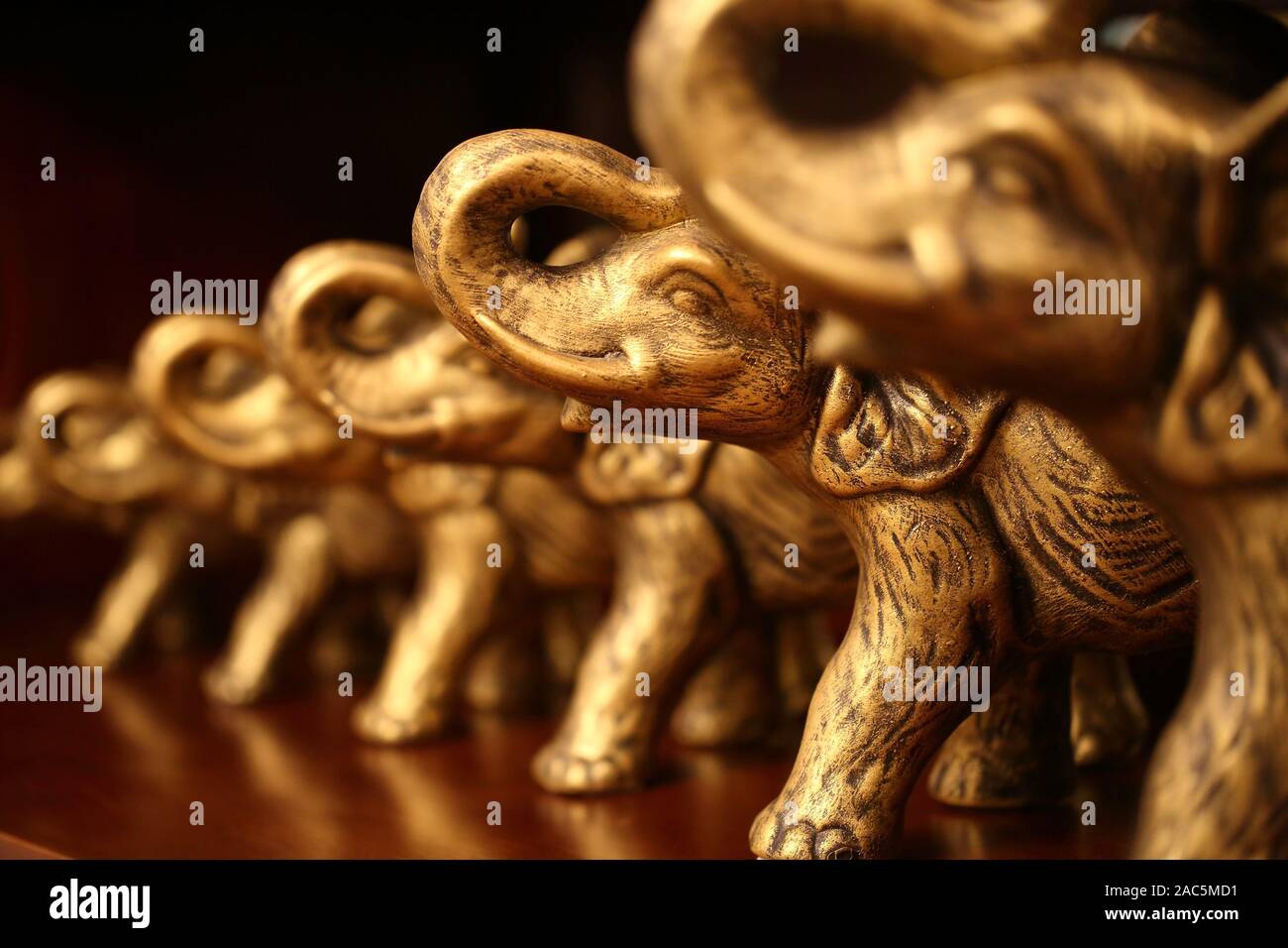 Elephant figurines india hi-res stock photography and images - Alamy
