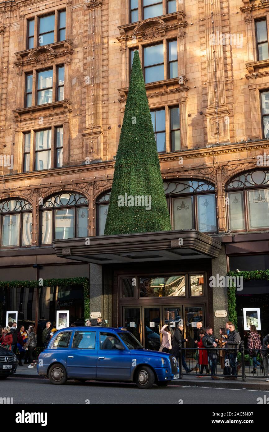 Harrods at Christmas Stock Photo Alamy