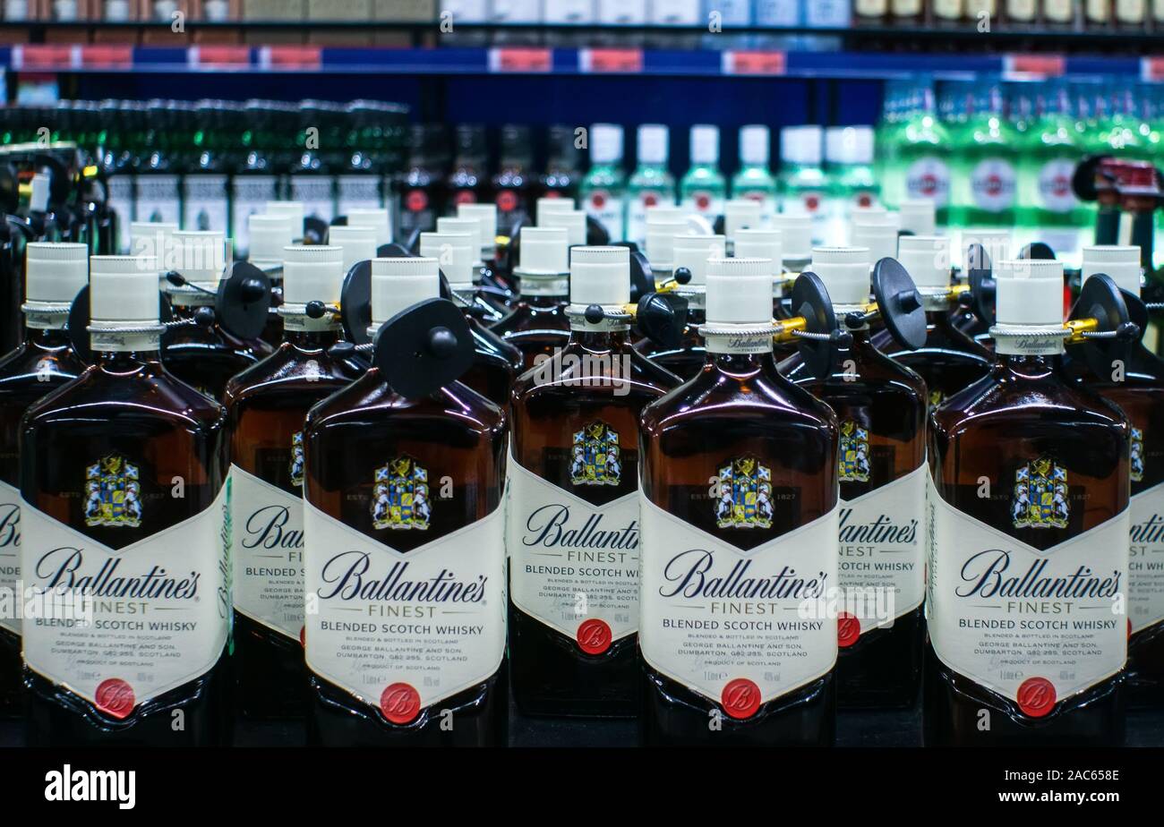 Ballantines bottle hi-res stock photography and images - Alamy