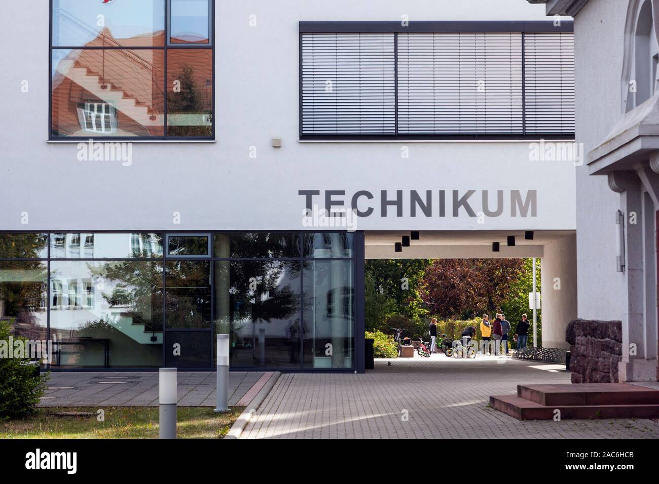 University canteen hi-res stock photography and images - Page 2 - Alamy