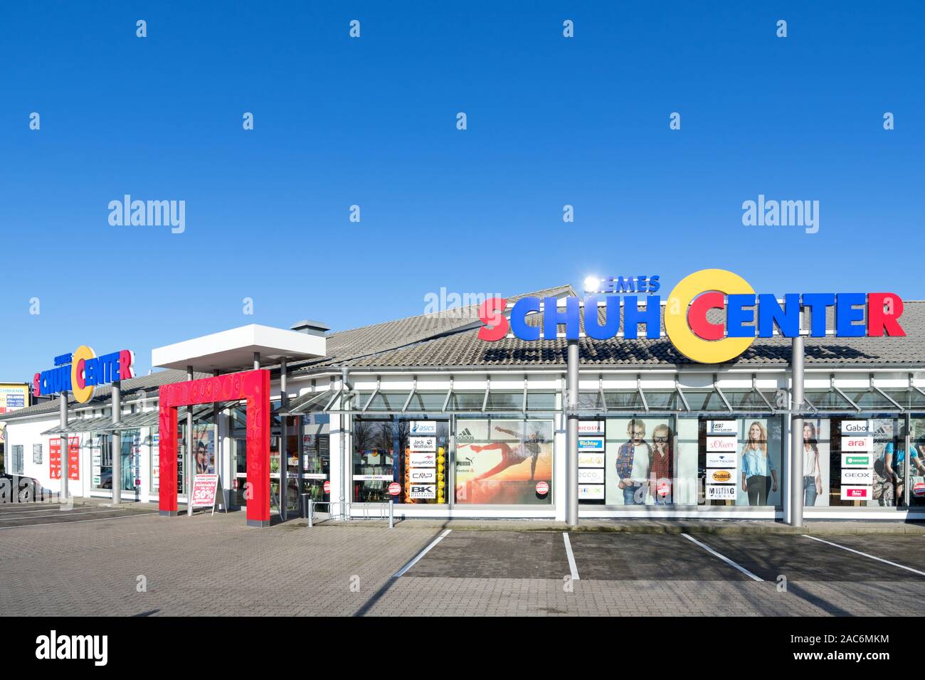 Siemes Schuhcenter store in Cuxhaven, Germany. The Siemes Schuhcenter GmbH  & Co. KG, based in Mönchengladbach, is a family-run shoe retailer Stock  Photo - Alamy