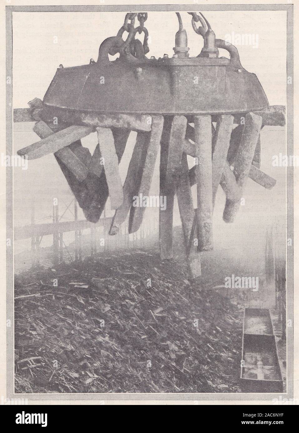 rytme Decode nedbrydes 1900s photo of a giant magnet using in steel foundry Stock Photo - Alamy