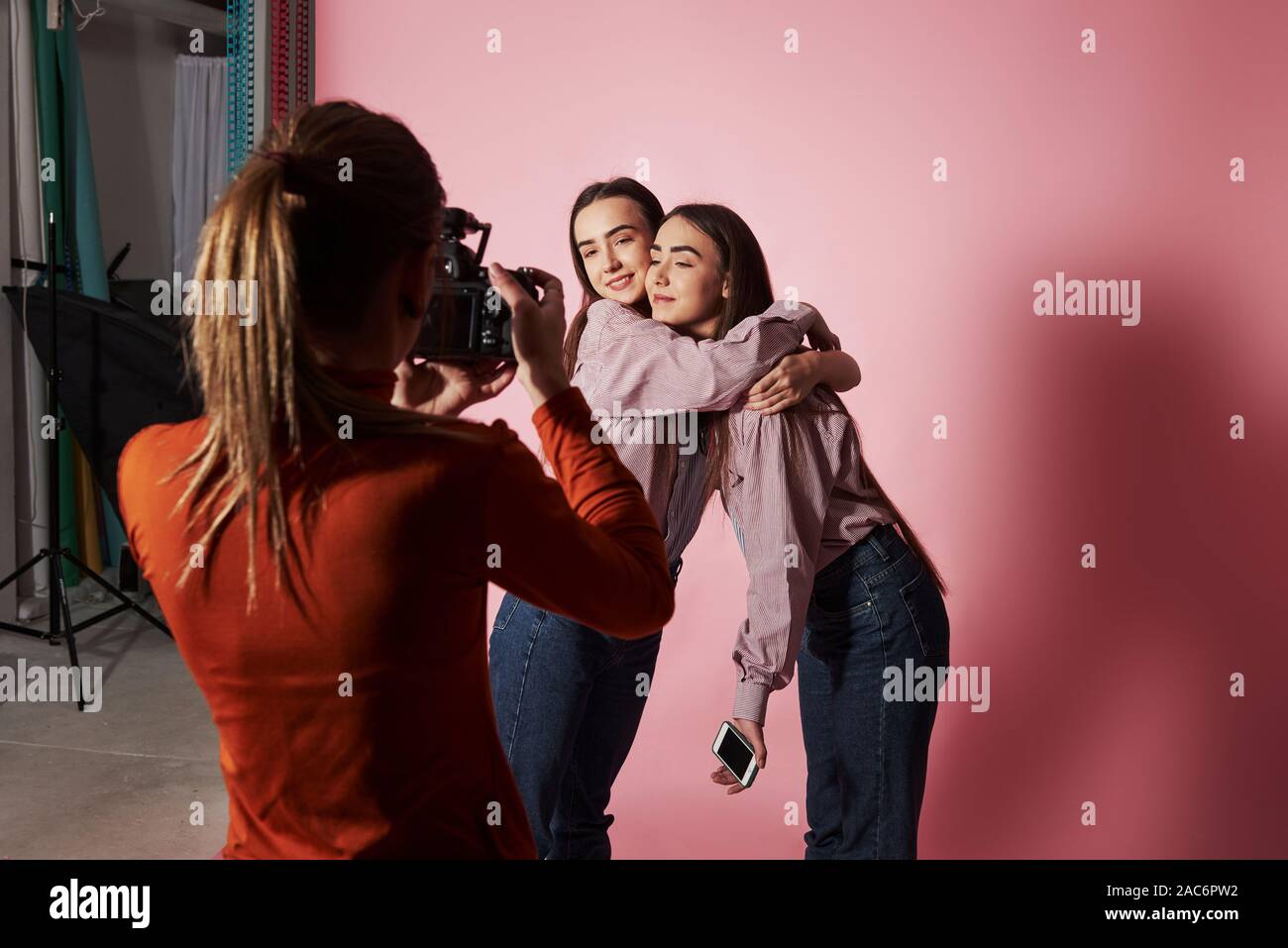 Female cameraman hi-res stock photography and images - Alamy