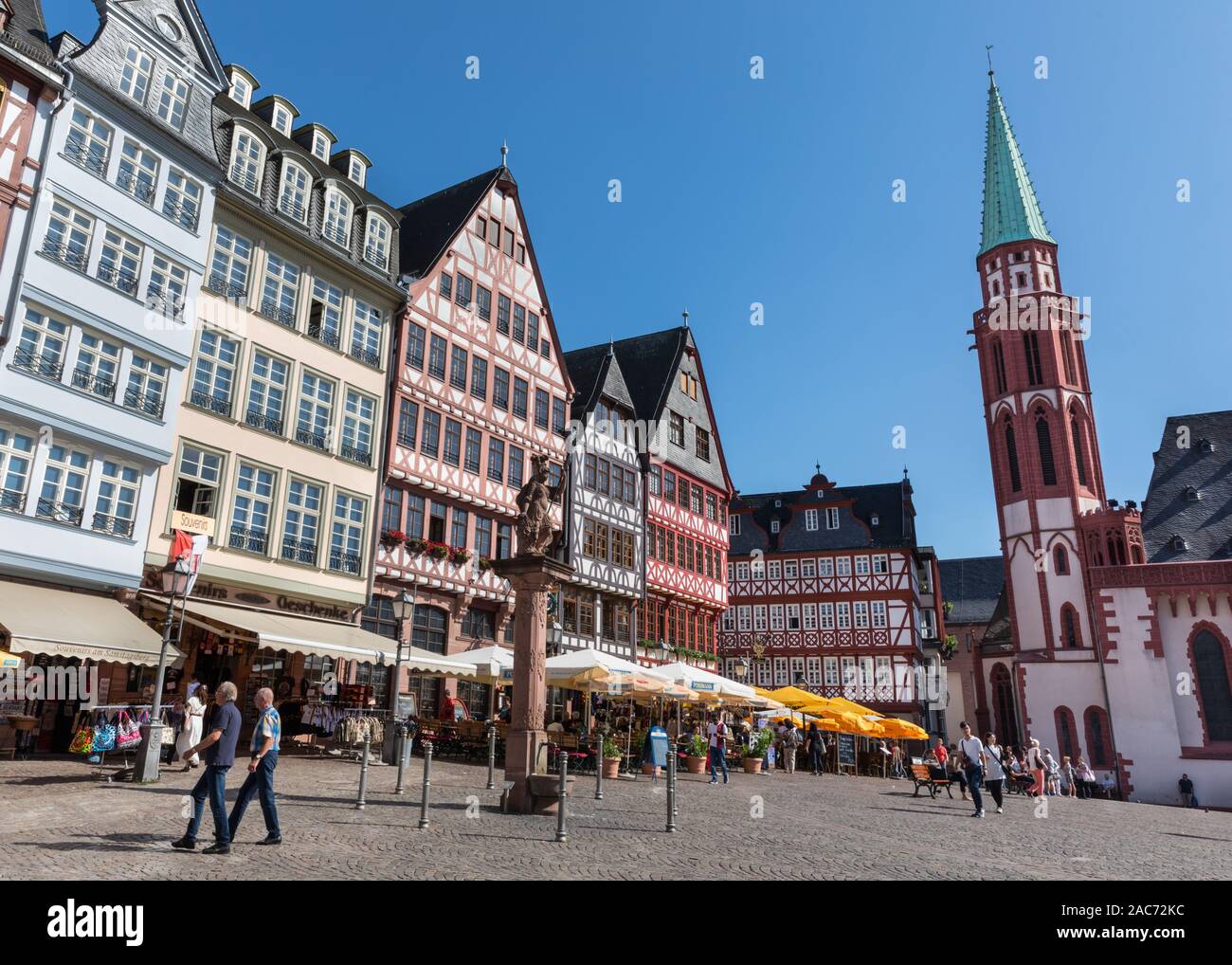 Historic buildings and facades at Römerberg square, a landmar and ...