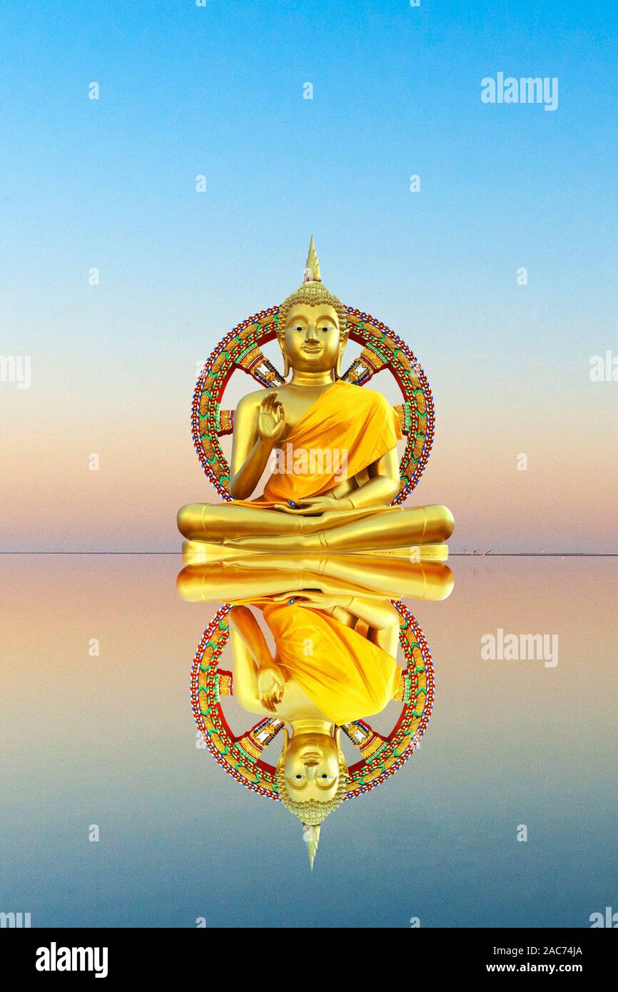 Asien, Thailand, Composing, Goldener Buddha spiegelt sich im See, Stock Photo