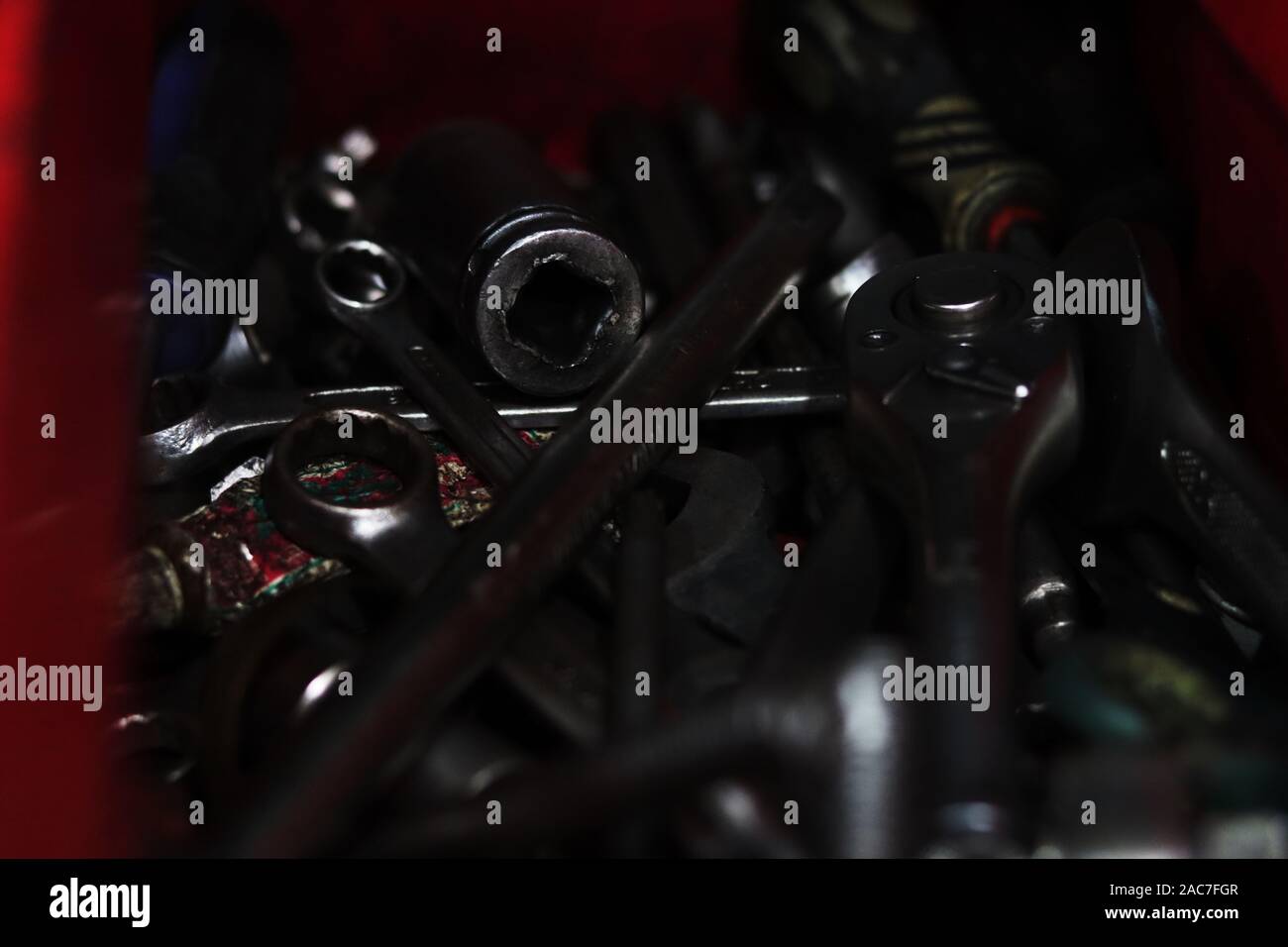 Kuwait City/Kuwait 12/01/2019 Grimy and soiled steel oil change