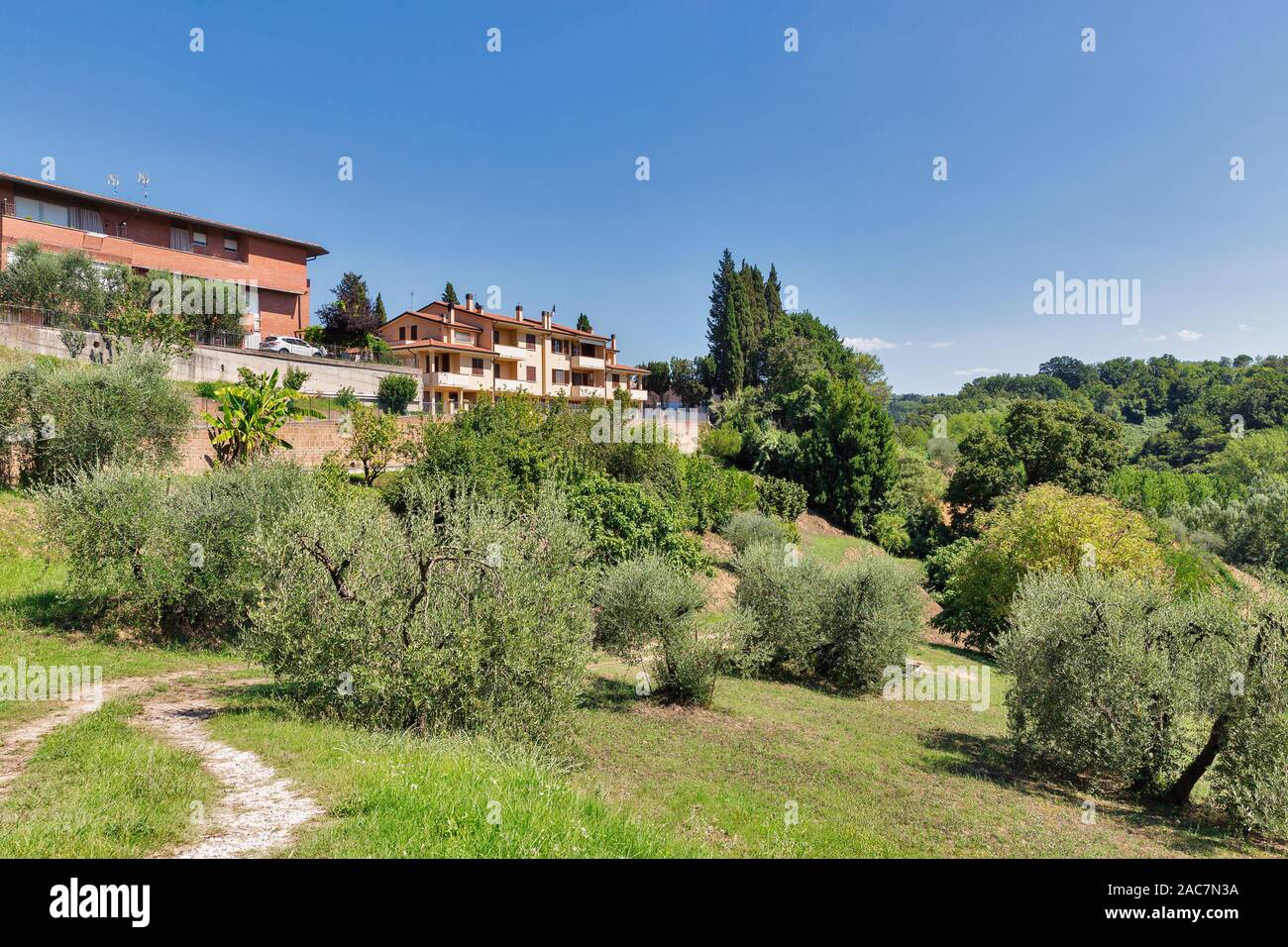 Modern house italy exterior hi-res stock photography and images - Alamy
