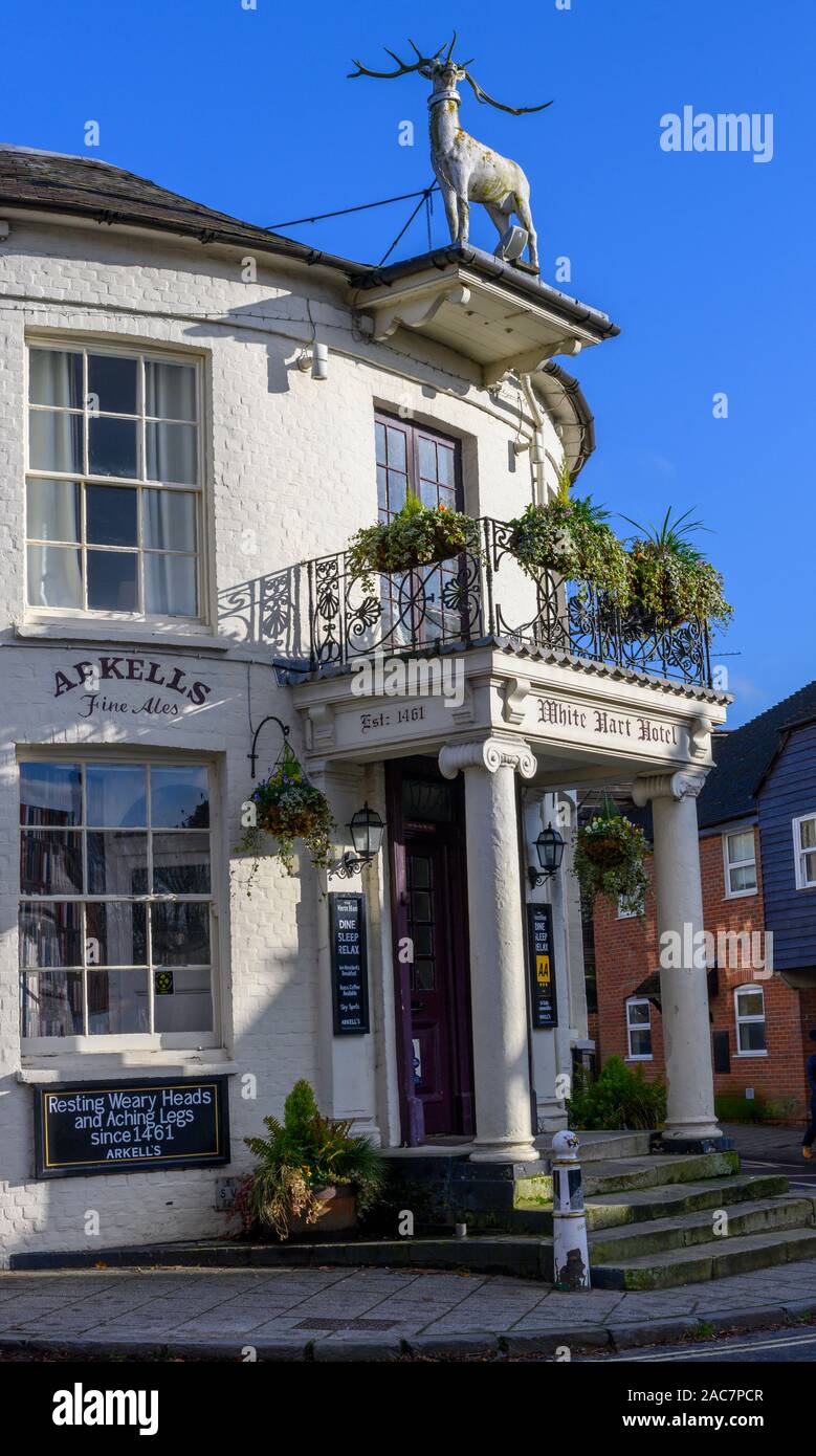 15th century White Hart Hotel & Restaurant, Newbury Street, Whitchurch, Hampshire, England, UK Stock Photo