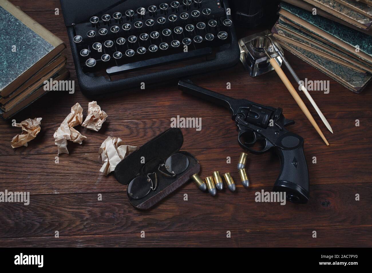 Crime story handgun on top hi-res stock photography and images - Alamy