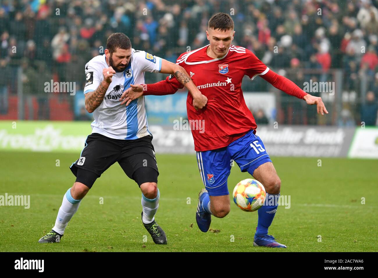 Unterhaching, Germany. 01st Dec, 2019. Christoph GREGER (Unterhaching),  action, duels versus Sascha MOELDERS (TSV Munich 1860). Soccer 3. Liga, 17.  matchday, SpVgg Unterhaching-TSV Munich 1860 2-3, on 01.12.2019. Alpenbauer  Sportpark Unterhaching, DFL