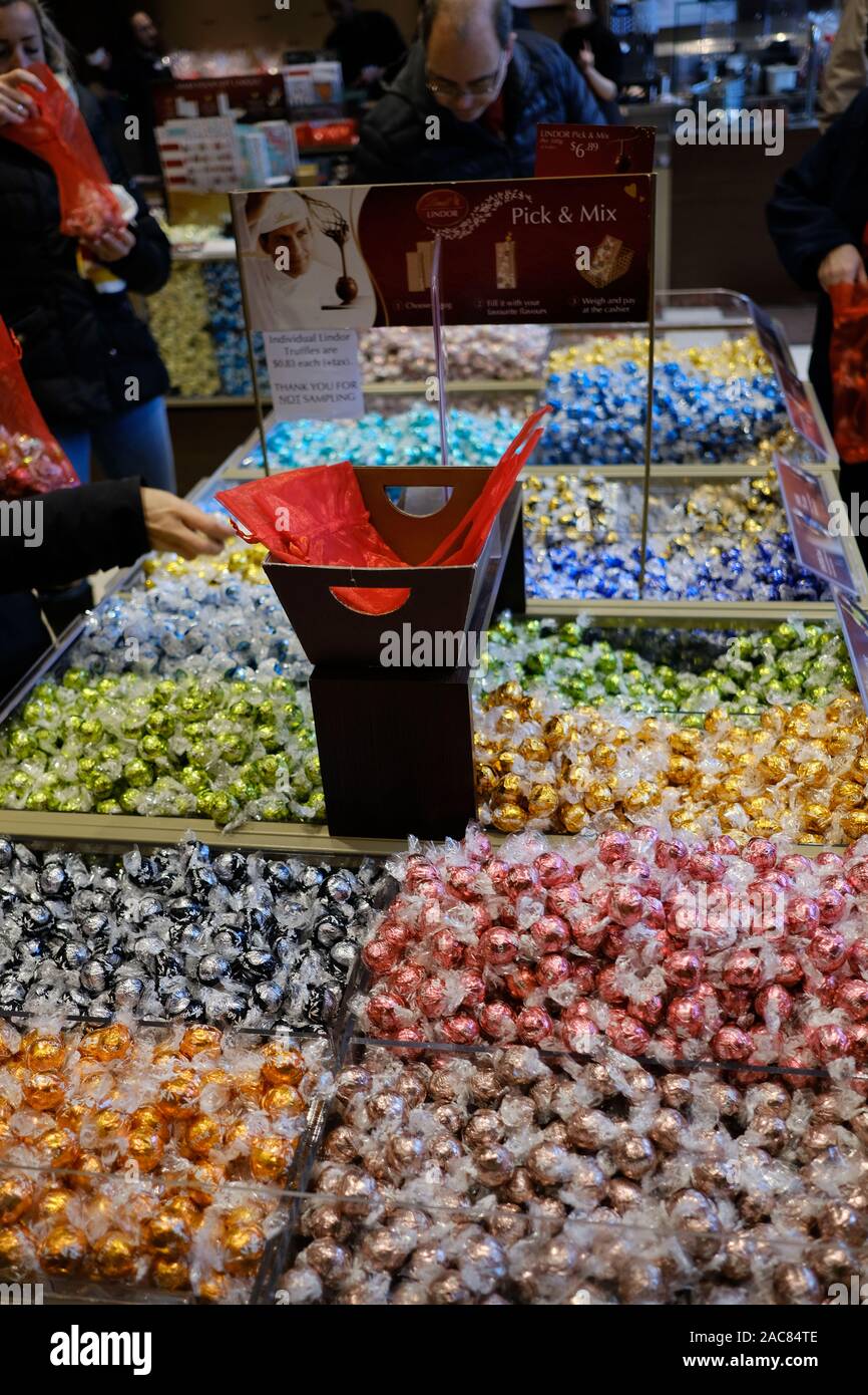 Pick and Mix LINDOR Chocolate Truffles Online from Lindt Canada