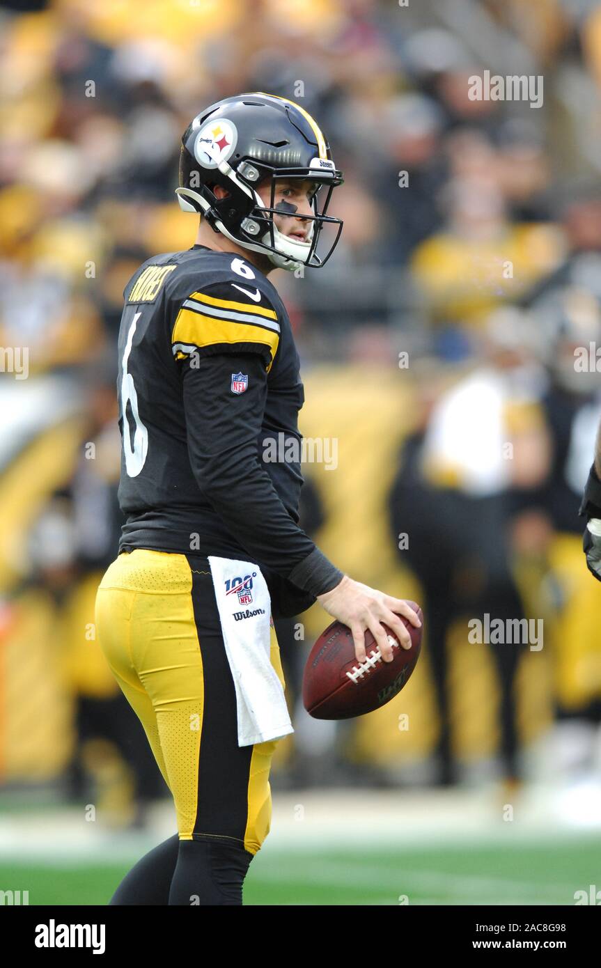 Pittsburgh, PA, USA. 1st Dec, 2019. Devin Bush #55 during the Pittsburgh  Steelers vs Cleveland Browns at Heinz Field in Pittsburgh, PA. Jason  Pohuski/CSM/Alamy Live News Stock Photo - Alamy