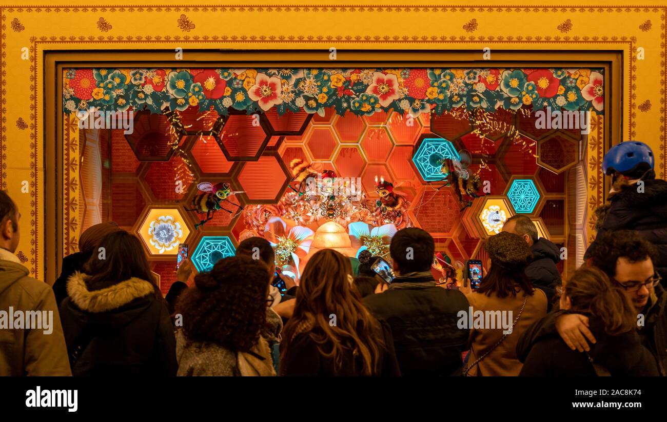 Paris, France December 1, 2019 Parisiens crowded in front of