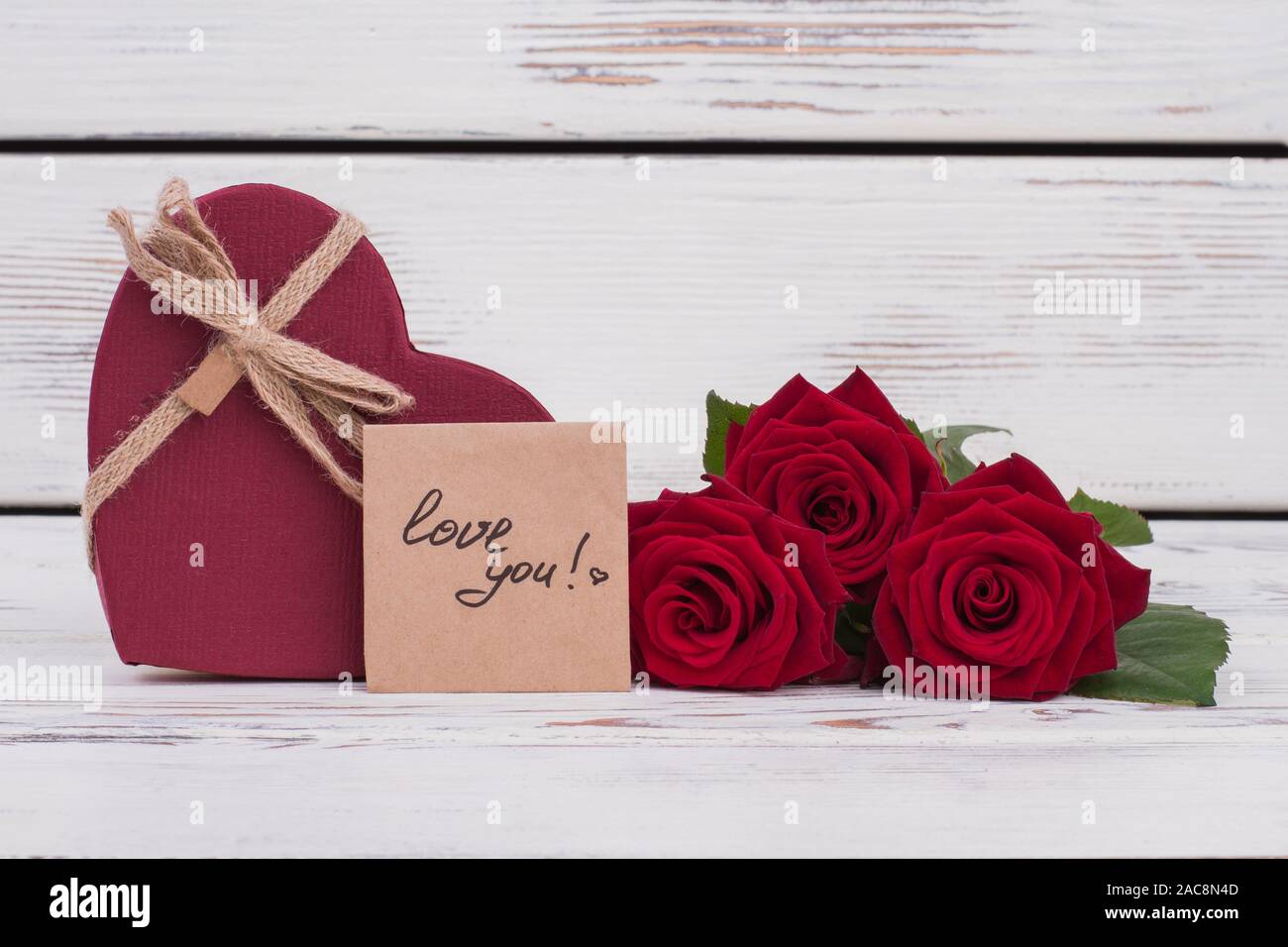 Roses, gift and love message Stock Photo - Alamy