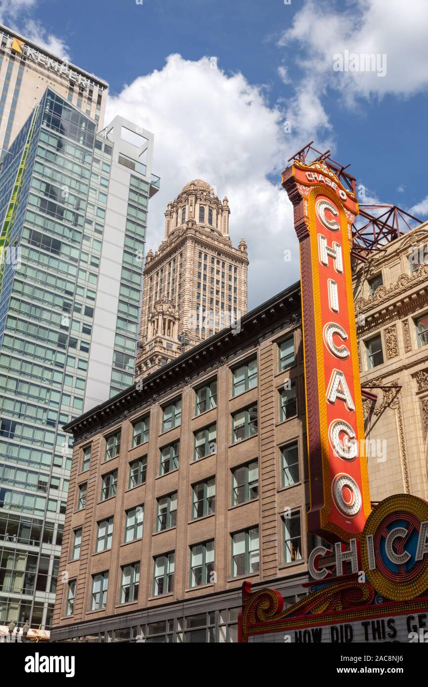 Chicagi Sign Chicago Theatre Sign, Chicago, USA Stock Photo - Alamy