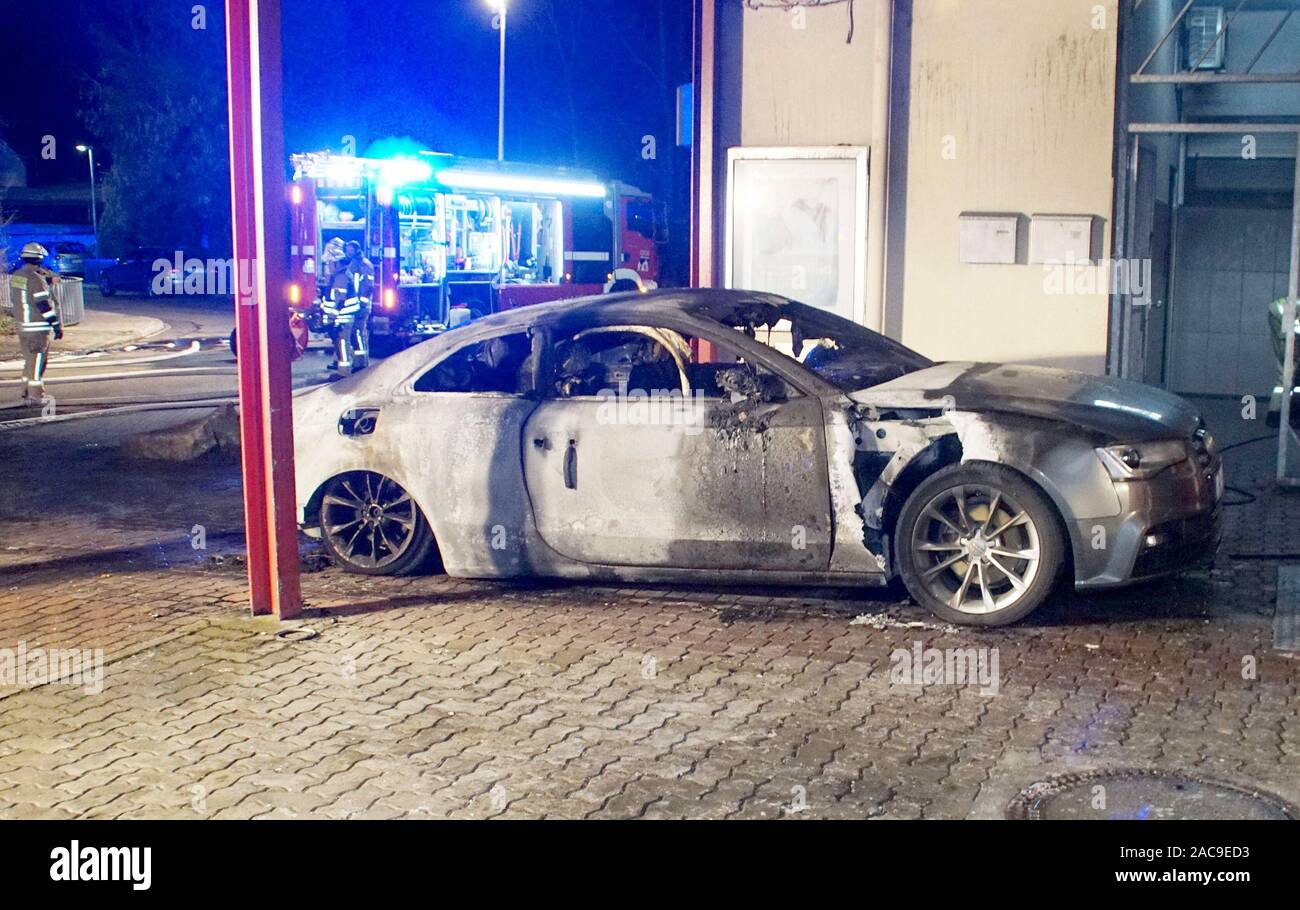 Remchingen, Germany. 02nd Dec, 2019. Firefighters are securing a fire. Six cars had burned before. In the previous week, five cars had burned in Pforzheim, less than 15 kilometres away, and police are investigating arson here as well. (to dpa 'Unknown set six cars on fire in Remchingen') Credit: Gress/SDMG/dpa/Alamy Live News Stock Photo