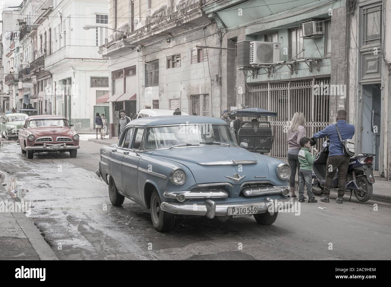 Old vintage cars in a street of Havana, Cuba Stock Photo Alamy