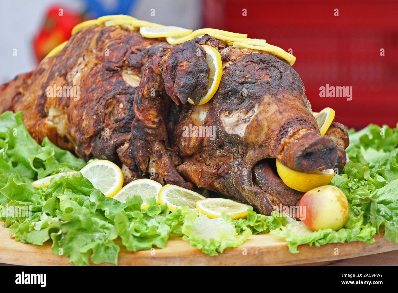 Roast pig. Roasted piglet with vegetables on platter Stock Photo Alamy