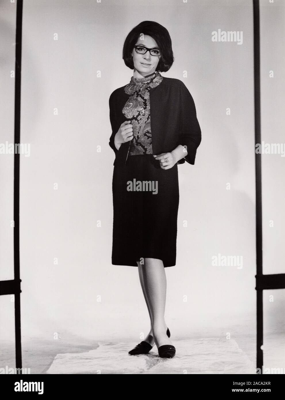 Nana Mouskouri, griechische Sängerin, Deutschland frühe 1960er Jahre. Greek singer Nana Mouskouri, Germany early 1960s. Stock Photo