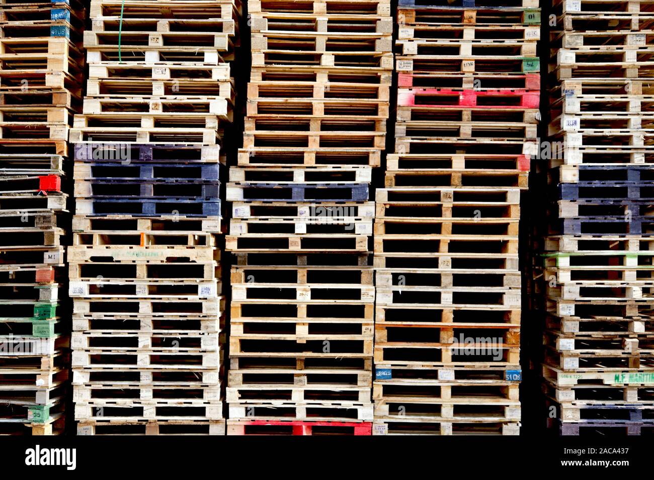 pallet warehouse Stock Photo Alamy