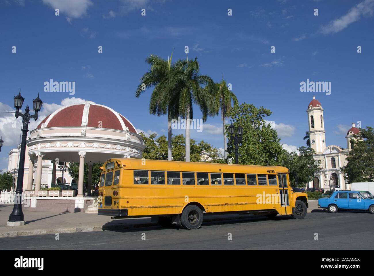 Bus am Parque Jose Marti Stock Photo