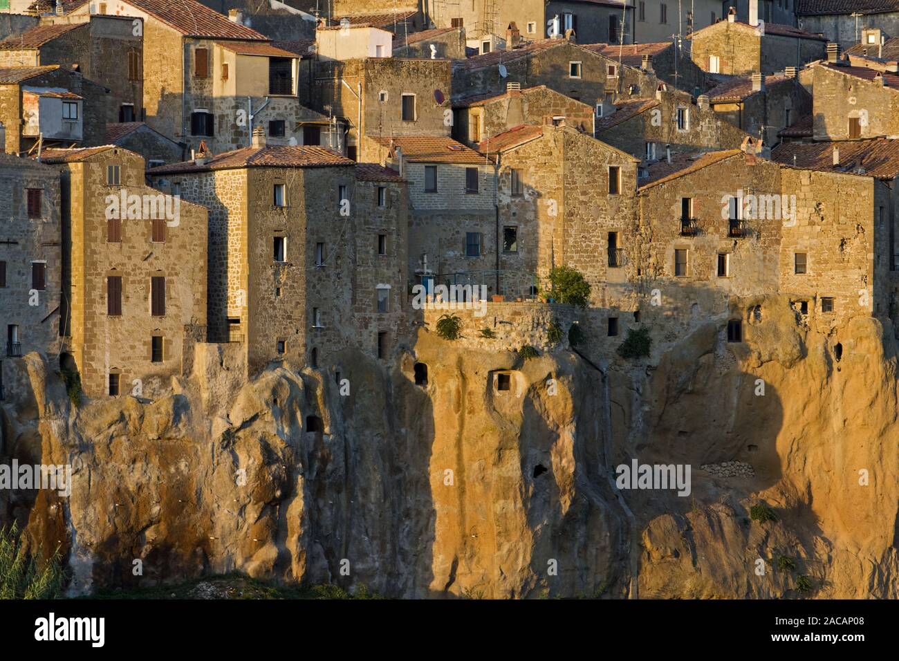 Pitigliano eine alte Tuffsteinstadt, Toskana, old city on Tuff rock,Tuscany, Italy Stock Photo