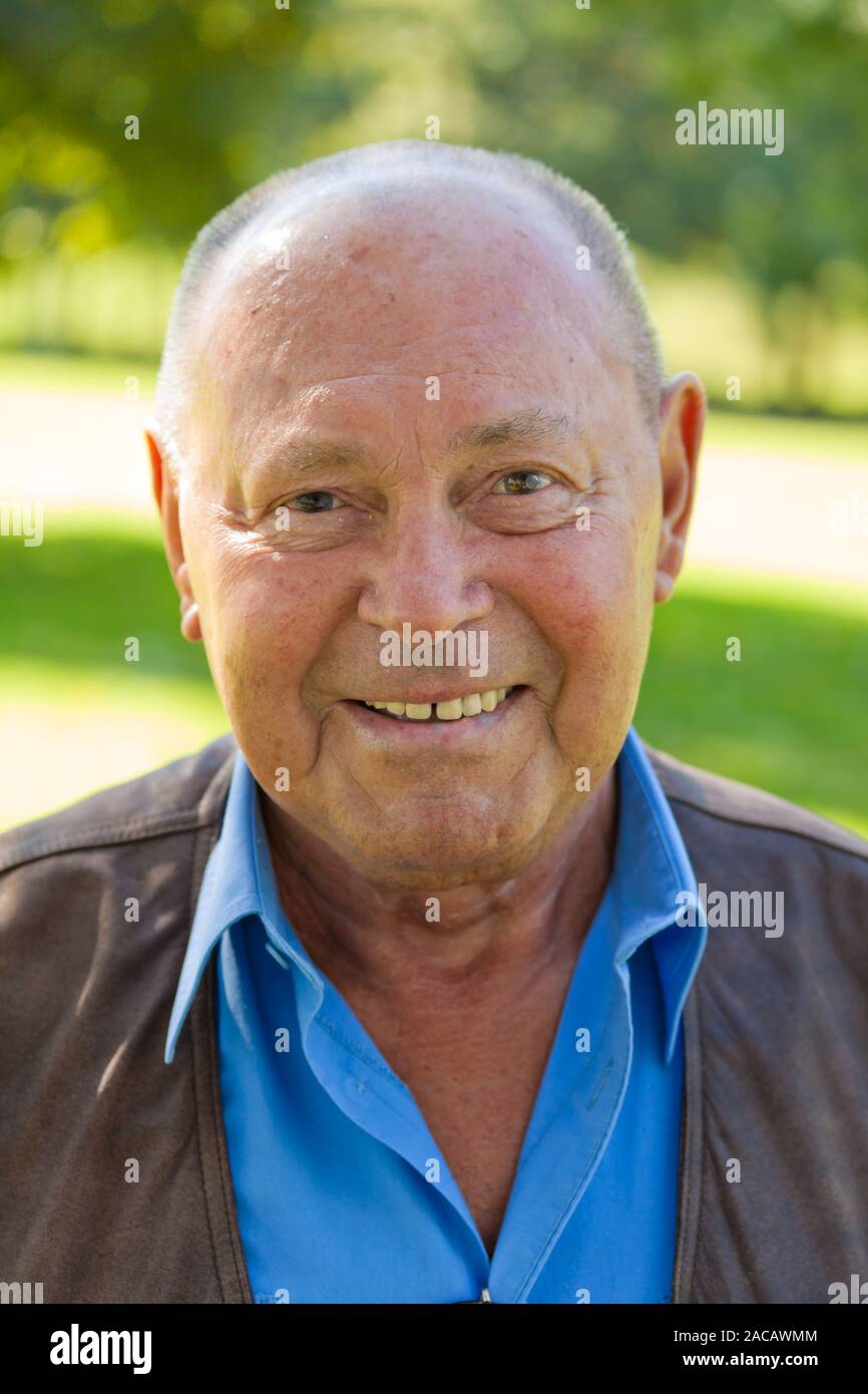 Portrait older man seniors hi-res stock photography and images - Alamy
