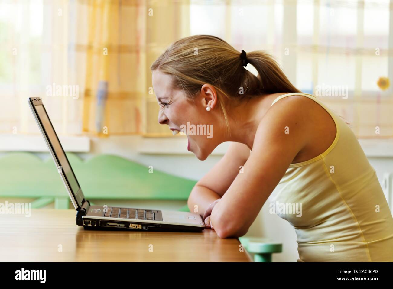 Woman gets angry about computer Stock Photo - Alamy