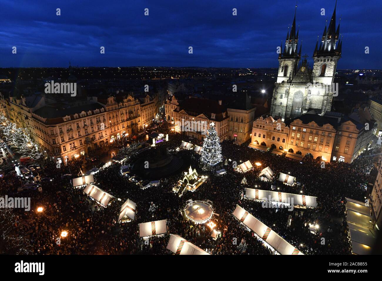 Prague, Czech Republic. 30th Nov, 2019. The Christmas market and tree at Old Town Square in Prague, Czech Republic, on Saturday, November 30, 2019. Credit: Vit Simanek/CTK Photo/Alamy Live News Stock Photo