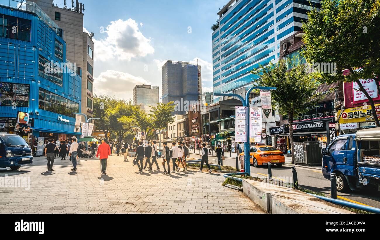 Seoul Korea , 23 September 2019 : Seoul Hongdae Hongik university street with young people and dramatic light during daytime in Hongdae district in Se Stock Photo