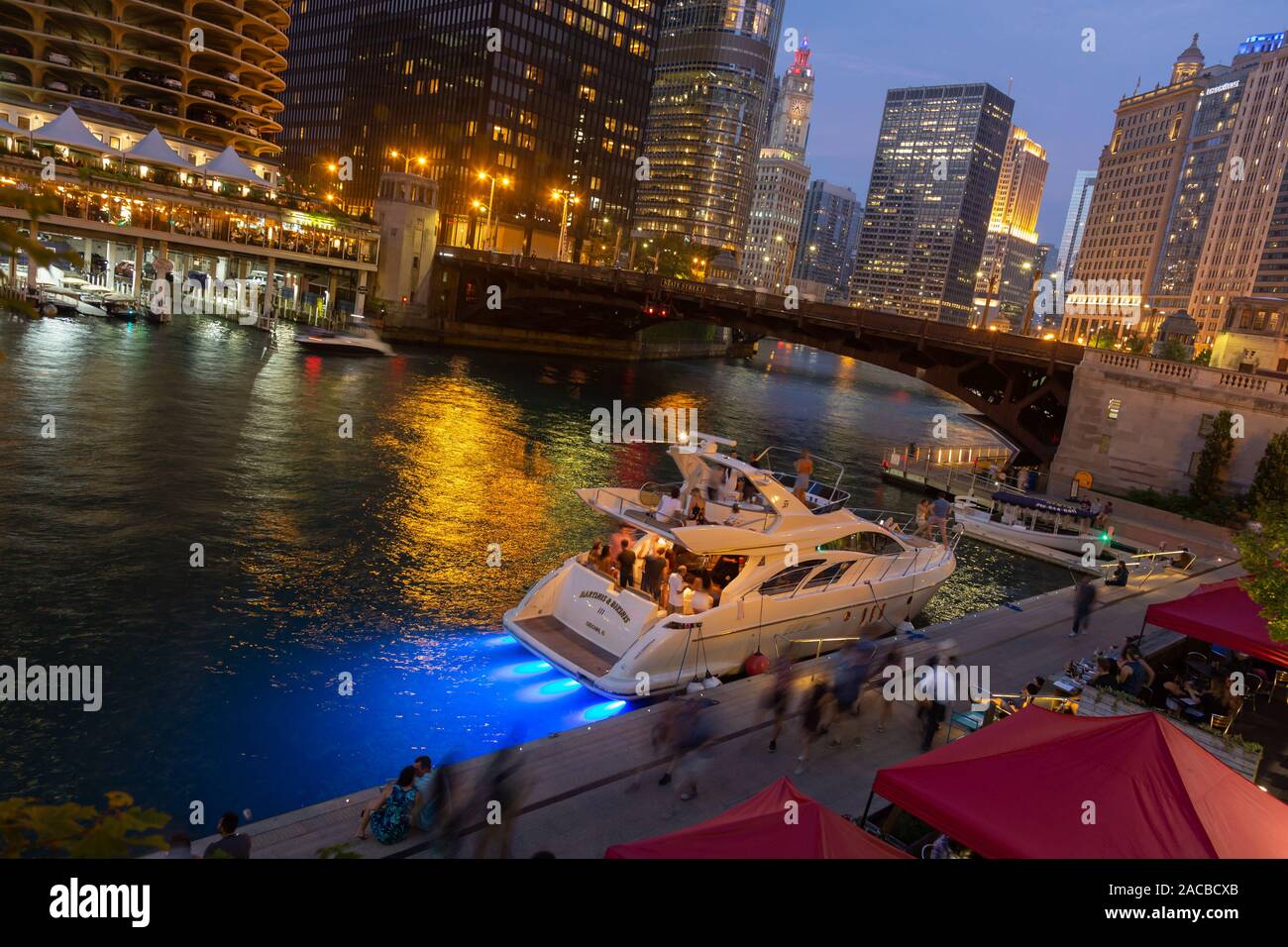 Chicago chicago river hi-res stock photography and images - Alamy