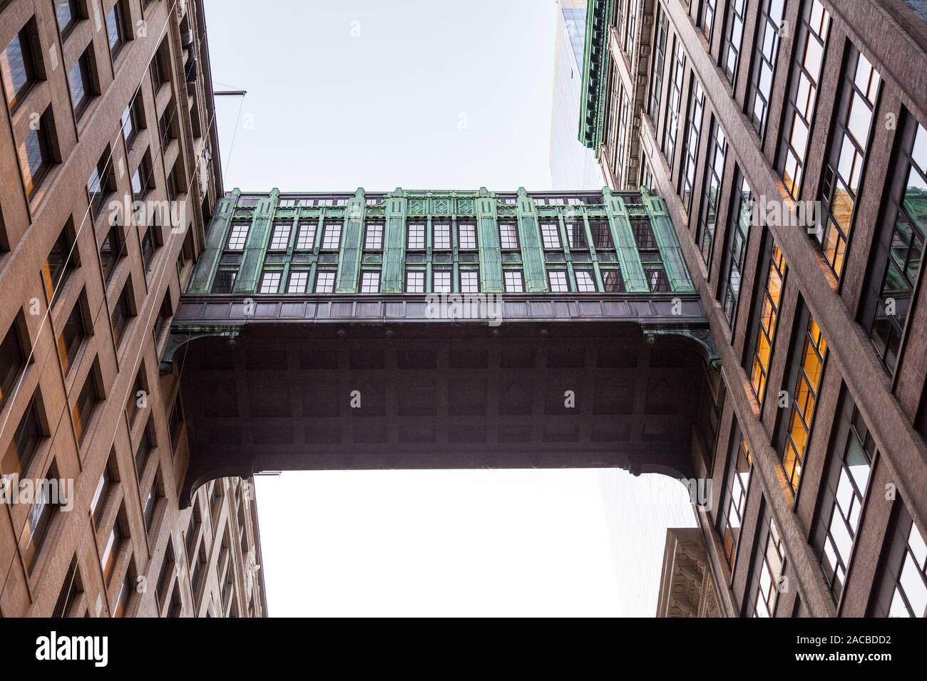 Gimbels traverse or sky bridge on W. 32nd Street, Manhattan, New York City,  United States of America Stock Photo - Alamy